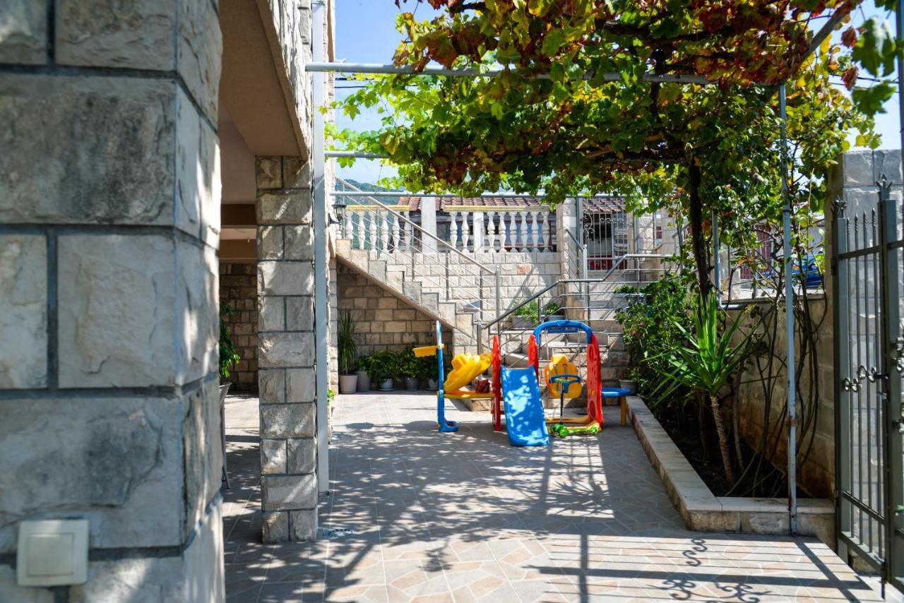 Guest House Ivana Tivat Exteriér fotografie